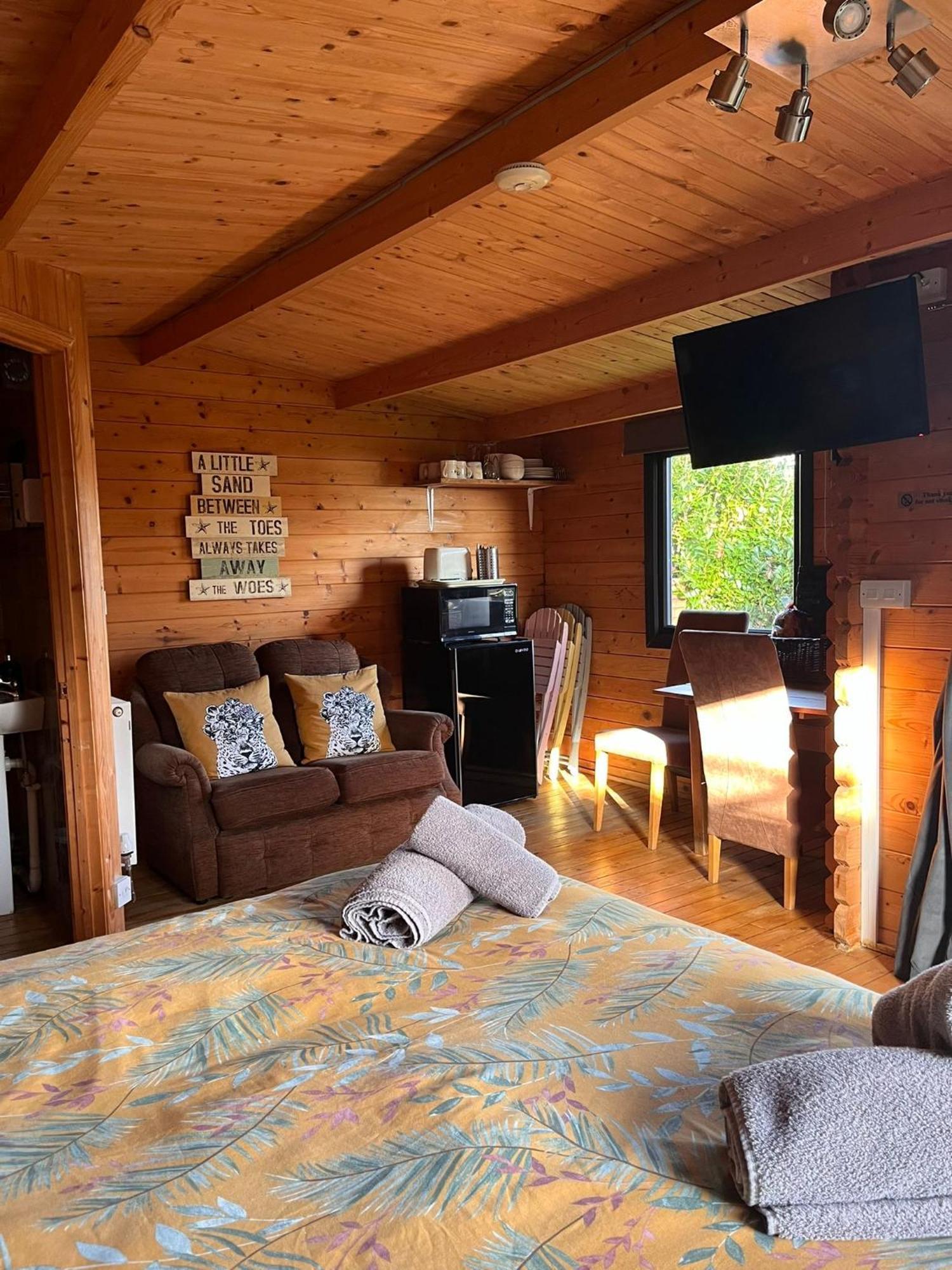 Morlais Log Cabin Лайм Риджис Екстериор снимка
